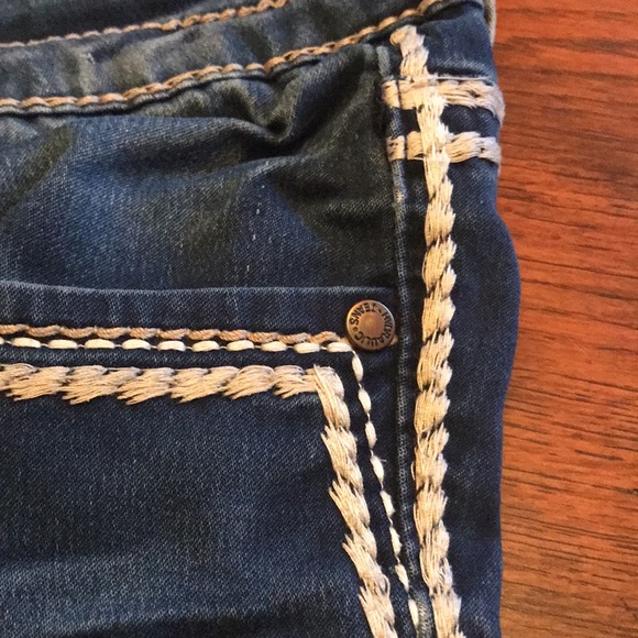 Hydraulic Jean Capri in size 8. Dark wash - Picture 4 of 13